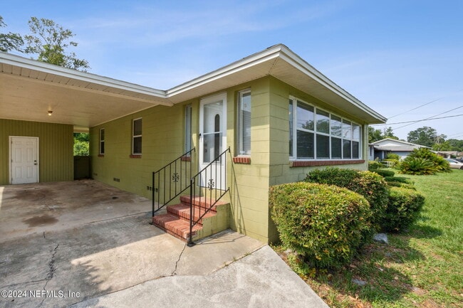 Building Photo - 2217 Burgoyne Dr