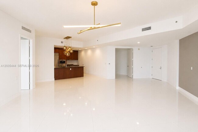Building Photo - 15901 Collins Ave