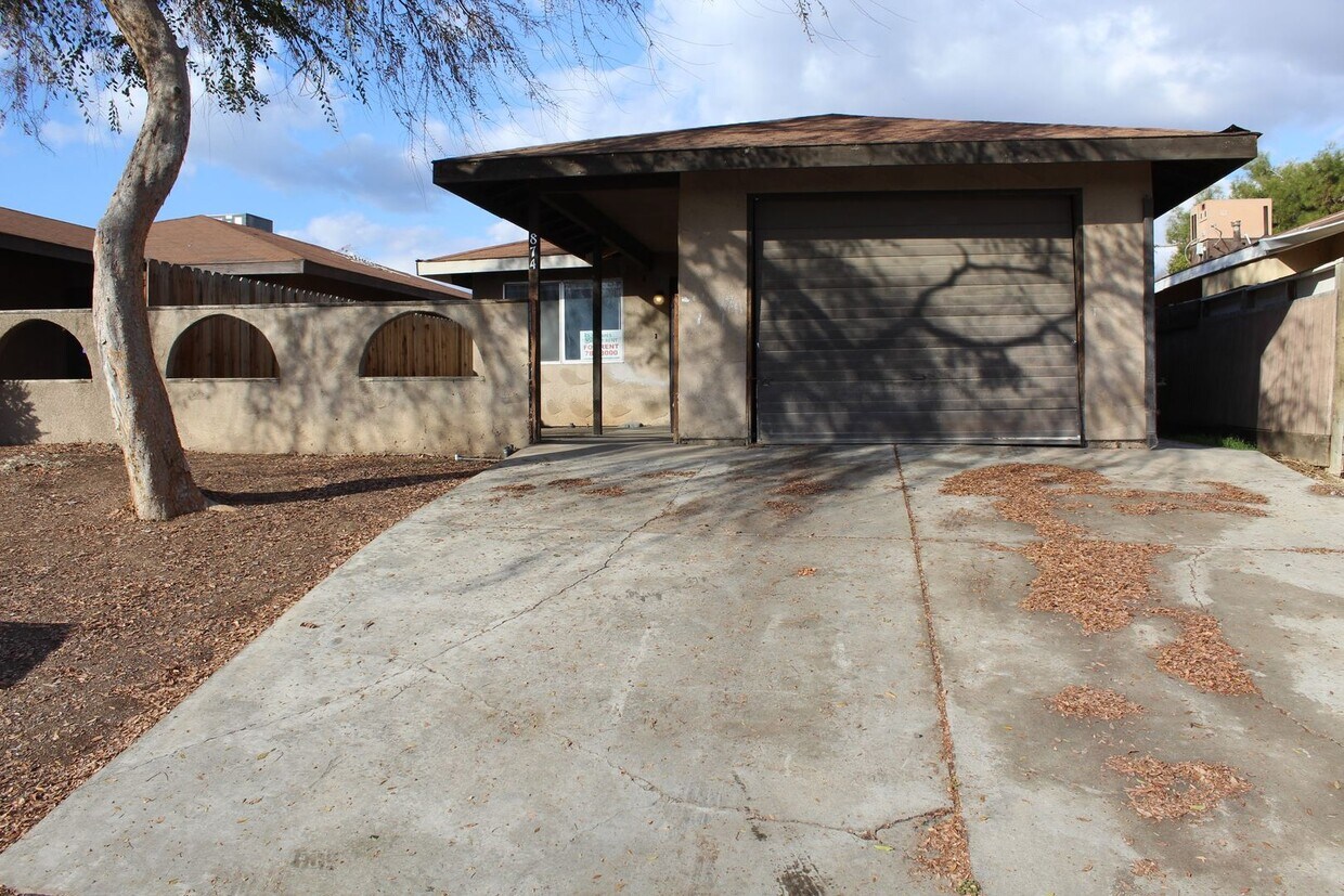 Primary Photo - Updated 3 Bedroom 2 Bath House Close to Mu...