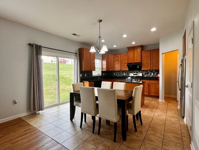 Foto del edificio - 145 Holly Hill Dr