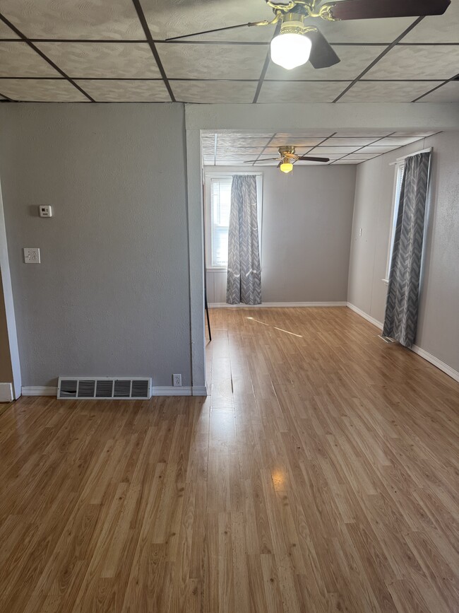 Foto del edificio - 316 E 2nd St