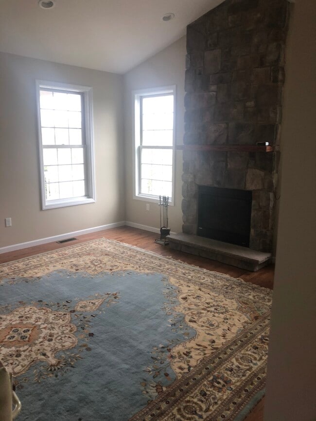 Master bedroom - 113 Midway Dr
