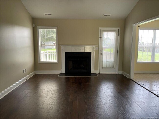 Foto del edificio - 306 Hawthorn Dr