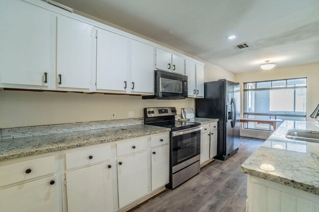 Foto del edificio - Newly Remodeled & Ready to Move In!