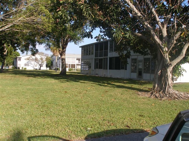 Foto del edificio - 284 Tilford N