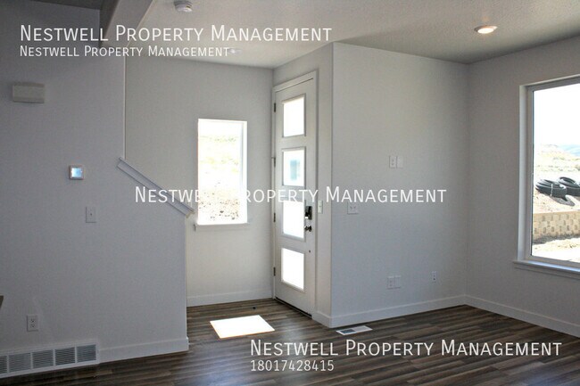 Building Photo - Newer 3-Bed Townhome in Bluffdale