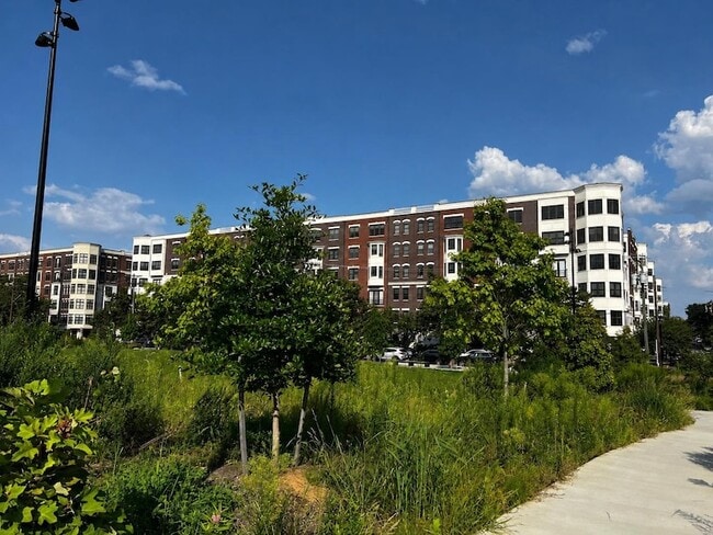 Building Photo - 1300 Grand St