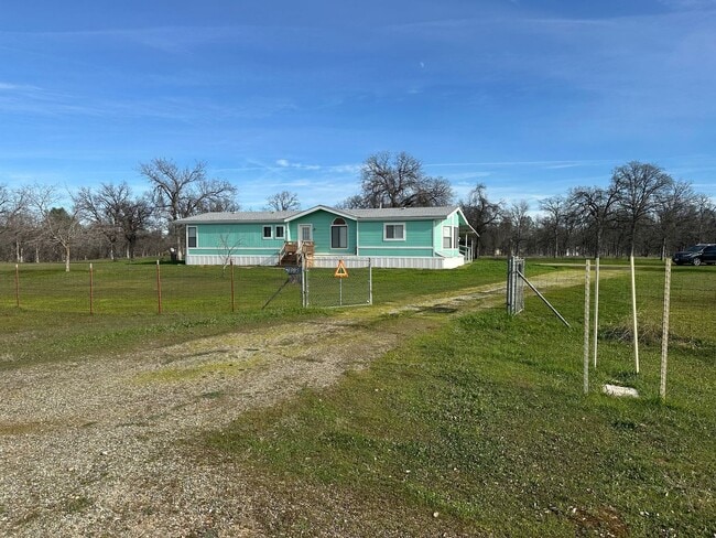 Foto del edificio - Peaceful Country Living on 2 Fenced Acres