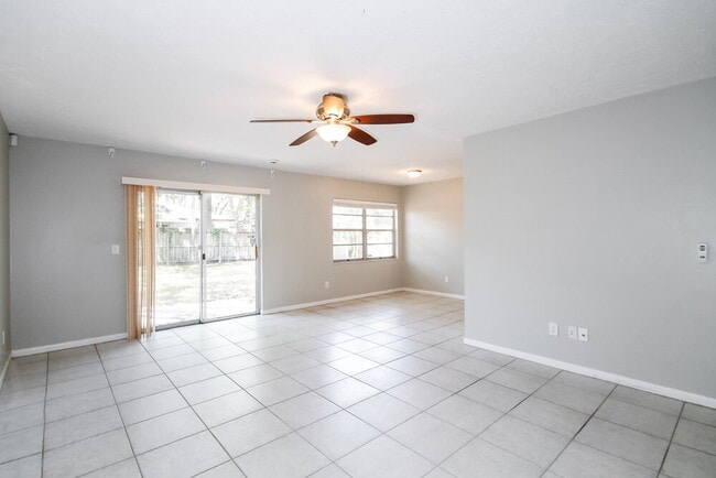 Building Photo - 3222 Las Brisas Dr