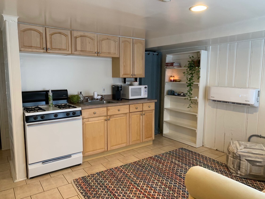Estudio - 87 E Long Lake Rd