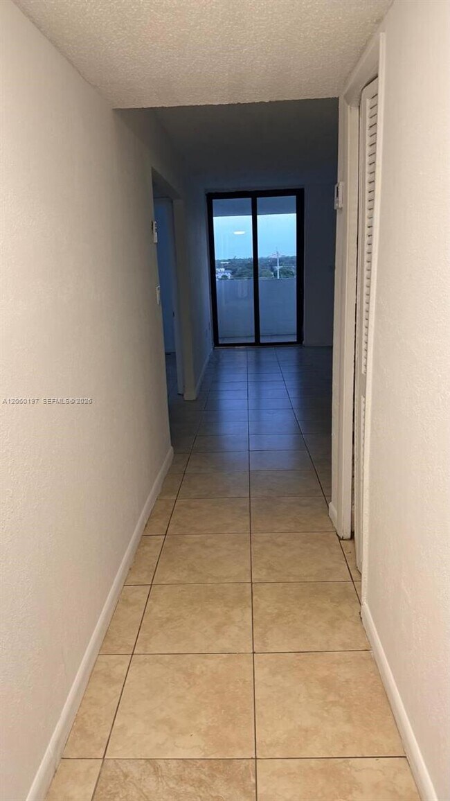 Foto del edificio - 5050 NW 7th St