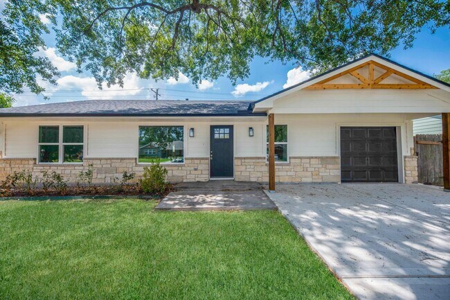 Building Photo - 5221 Libbey Dr
