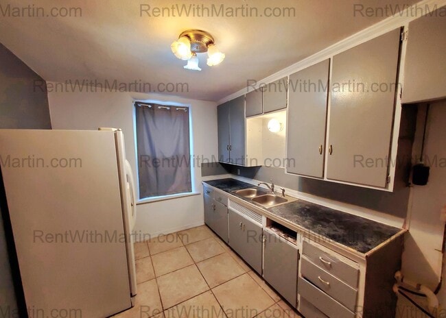 Building Photo - 9 N Frederick Ave