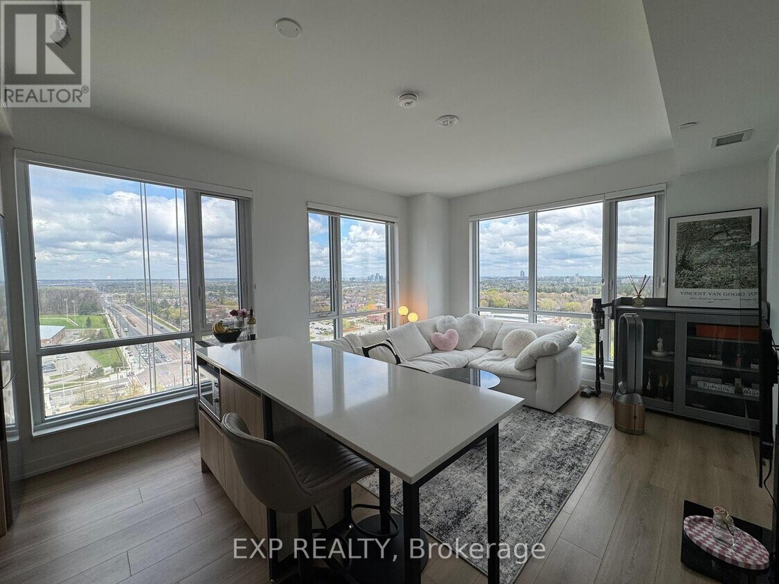 Photo principale - 7950-7950 Bathurst St