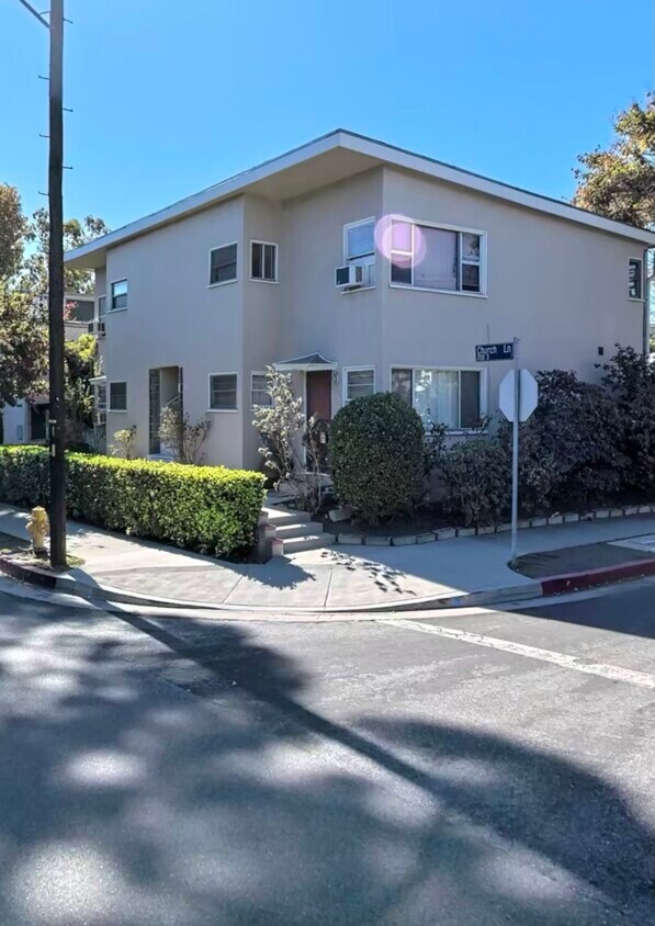 Foto principal - 265 S Church Ln