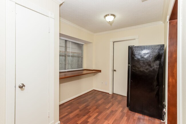 Building Photo - 1410 N Park Ridge Dr