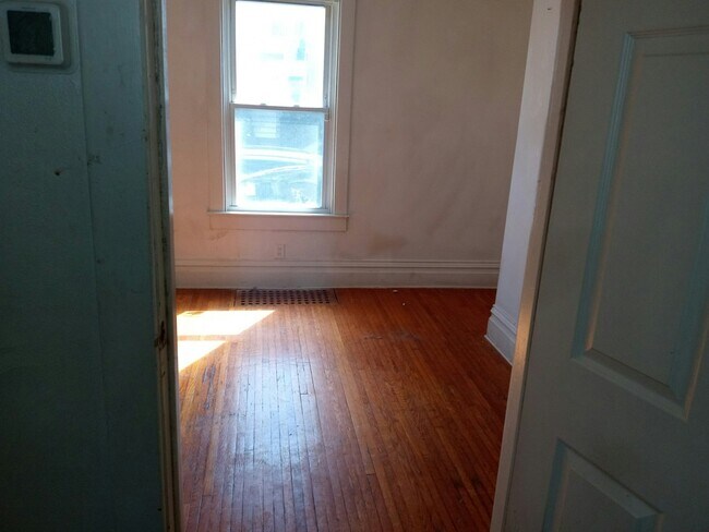 Foto del edificio - 319 E Archer Ave