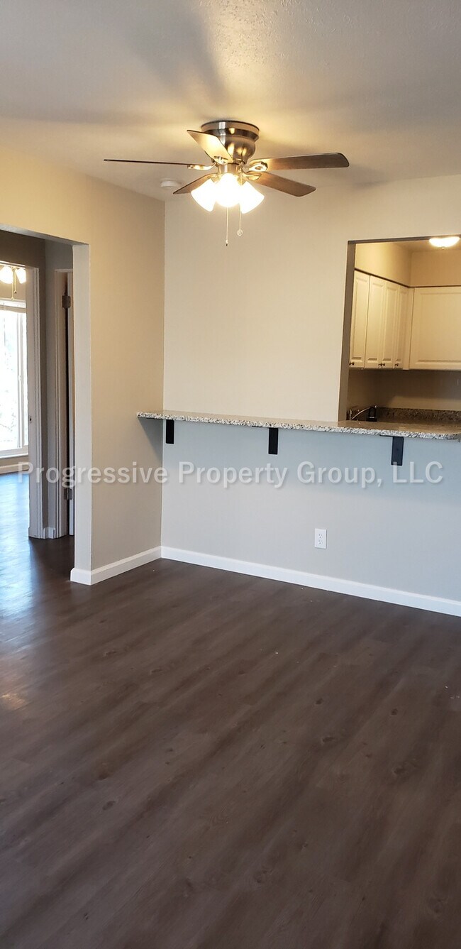 Building Photo - 3014 N Arcadia St