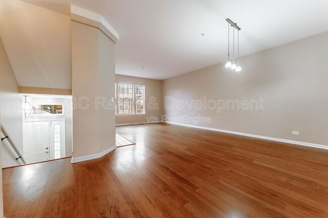 Foto del edificio - 2720 N Greenwood Ave