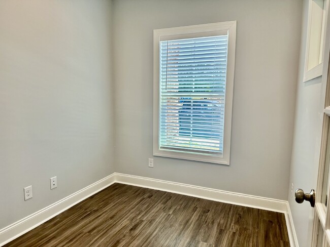 Building Photo - Three Bedroom, Brand New Town Home w/ Garage!