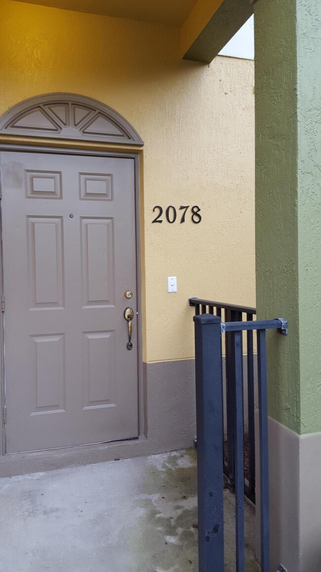 Building Photo - 2078 SE Glen Ridge Dr