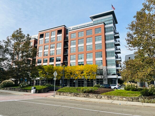 Building Photo - 33 N Water St