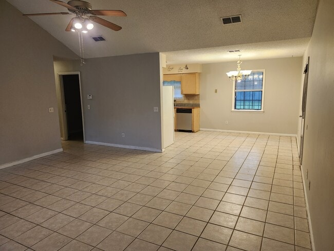 Building Photo - 56 Cross Creek Dr