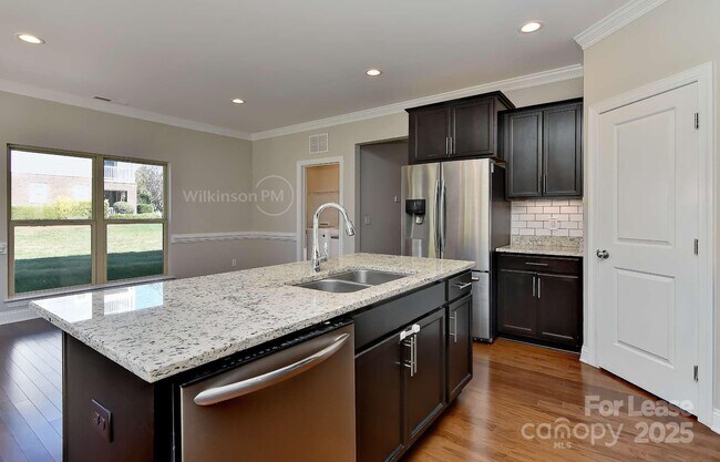 Foto del edificio - 8765 Aspinwall Dr