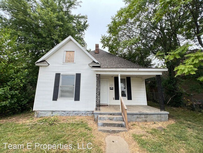 Building Photo - 3 br, 1 bath House - 727 W. Poplar