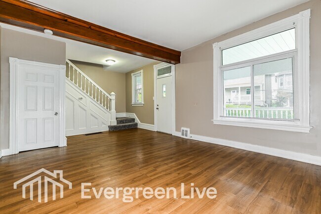 Building Photo - 446 N School St