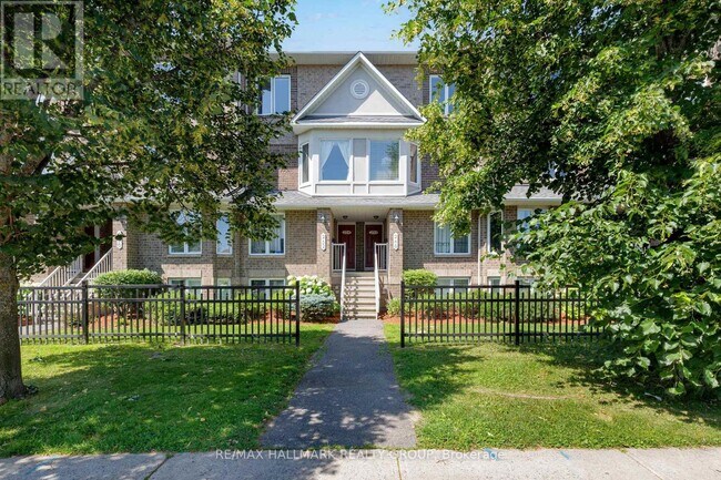 Building Photo - 250 Cresthaven Dr