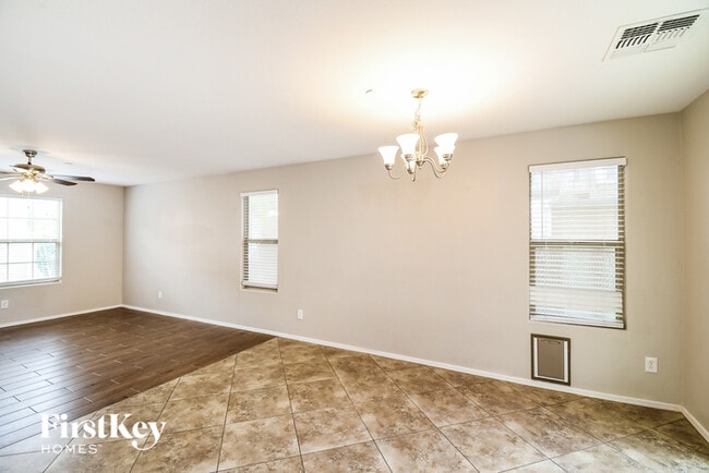 Foto del edificio - 3531 E Erie St