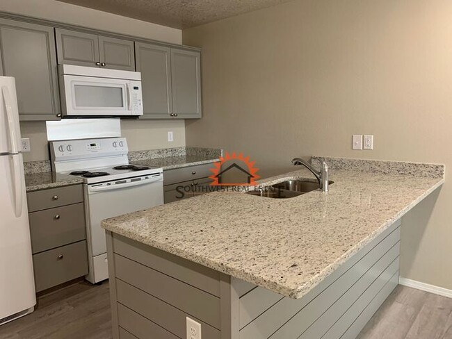 Building Photo - Brand new apartment.