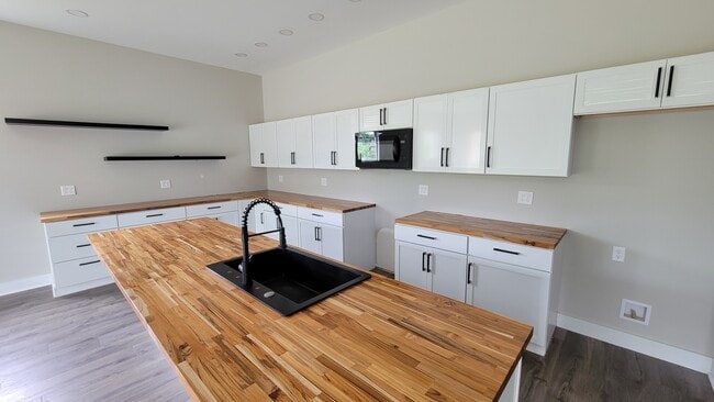 Kitchen - 4530 Buckeye Run Rd