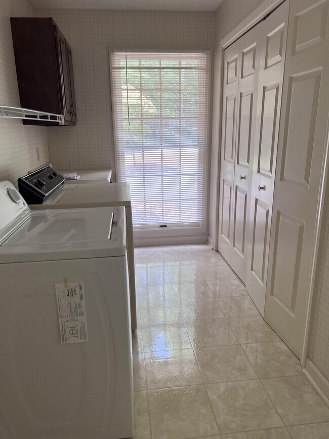 Foto del edificio - 1600 Colonial Ridge Rd