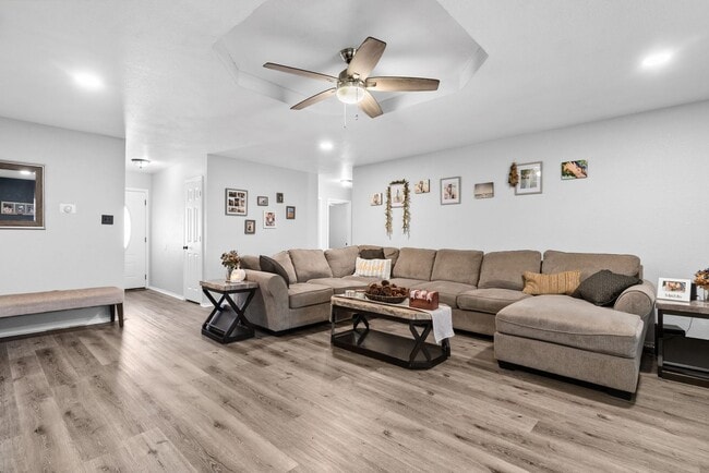 Building Photo - Beautiful home in available June 1st