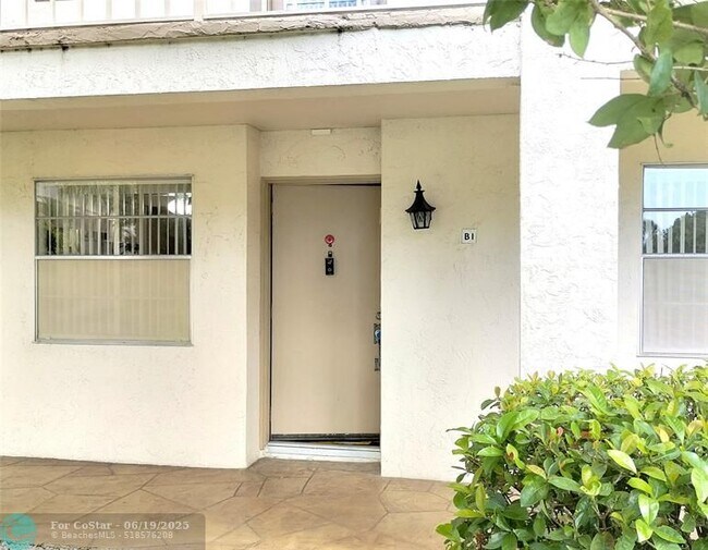 Foto del edificio - 4502 Martinique Way
