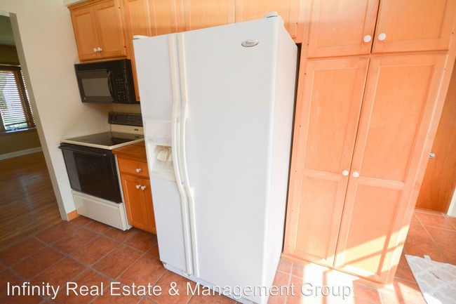 Building Photo - 3 br, 2 bath House - 2412 12th Ave NW