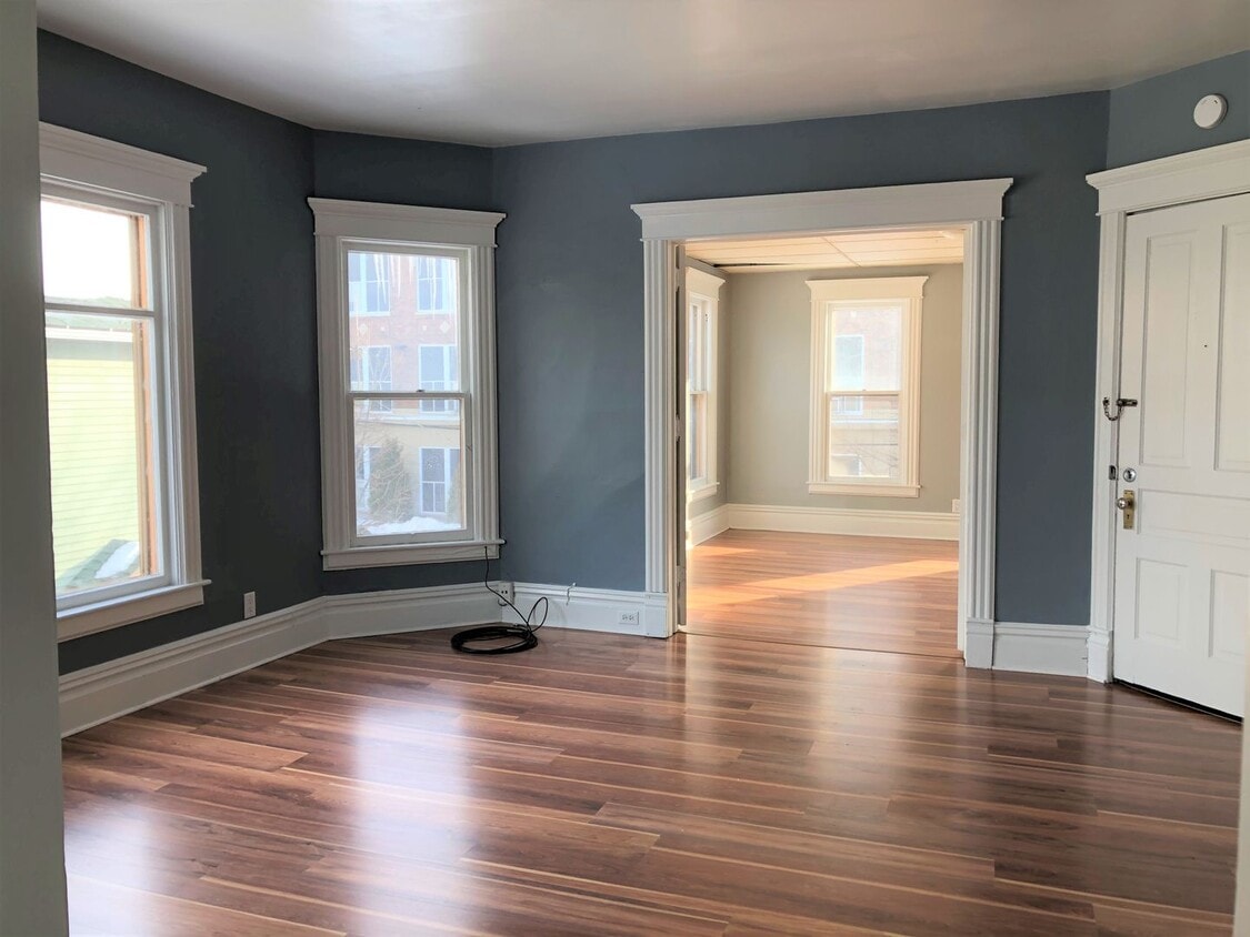 526 W Dutton St Unit 2, Kalamazoo, MI 49007 Room for Rent in