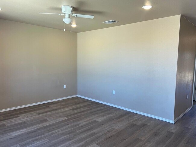 Foto del edificio - 3106 E Cornell St