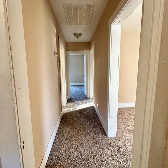 Building Photo - 109 Gossett St