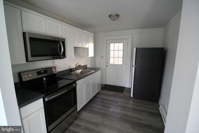 Foto del edificio - 215 W Lancaster Ave