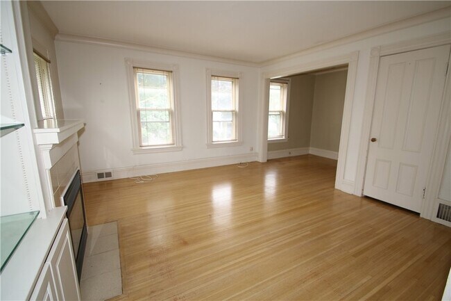 Building Photo - 30 Vick Park B