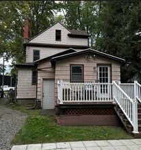 Building Photo - 9 Hickory St