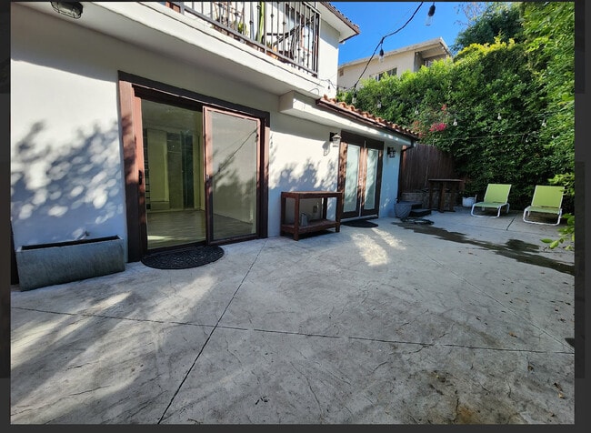 Building Photo - 2127 Vine St