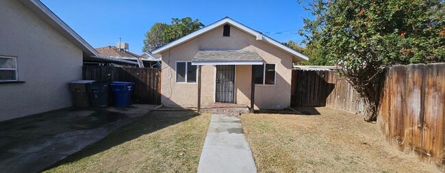 Foto del edificio - 300 Linda Vista Dr