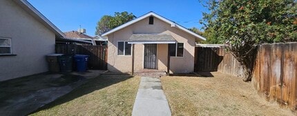 Building Photo - 300 Linda Vista Dr