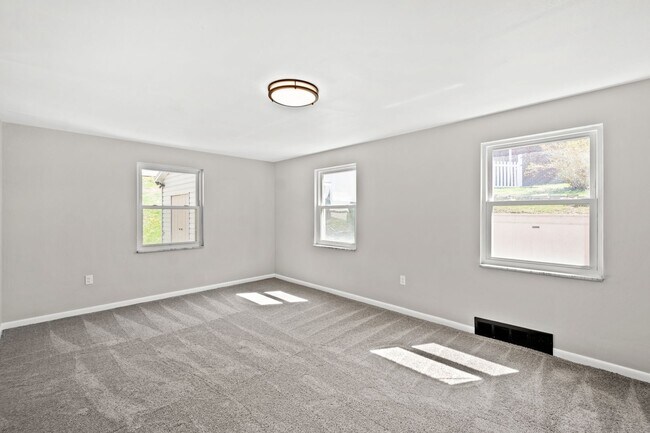 Foto del edificio - MOVE IN SPECIAL! SCORE HALF OFF 1ST MONTH'...