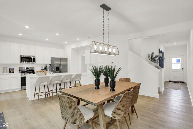 Foto del edificio - 425 Monarch Ln