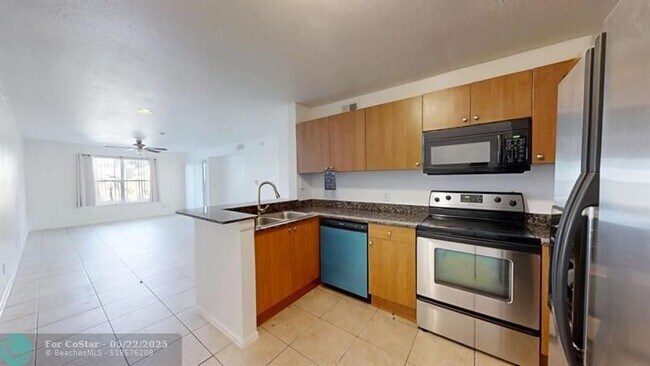 Foto del edificio - 1705 Palm Cove Blvd